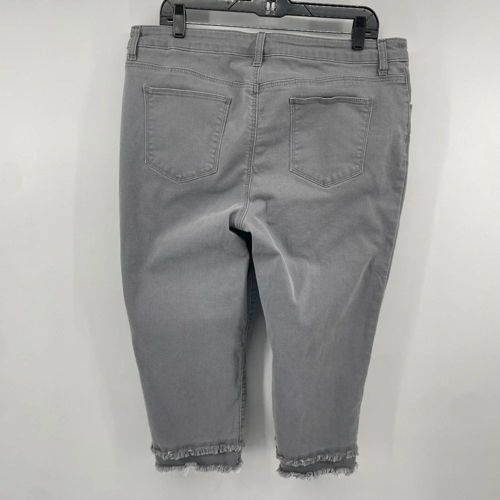 Chico's Capri Pants Womens 2.5 Gray Perfect Stretch Girlfriend Slim Frayed Hem